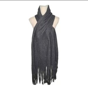 LUCKY BRAND GREY SCARF WITH FRINGE
